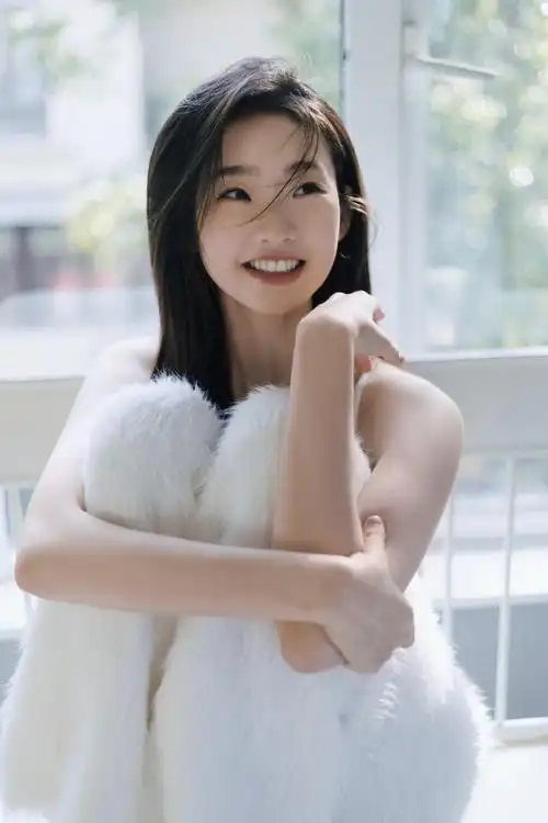 张艺凡0210生日快乐##张艺凡洁白纯净写真