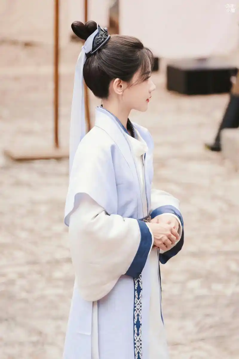 李一桐云秀行男装造型,好俊俏的小公子