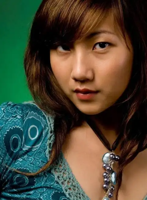 正文 其次,服装的整体搭配配色也是一个重点,我是觉得皮肤黑的女生在