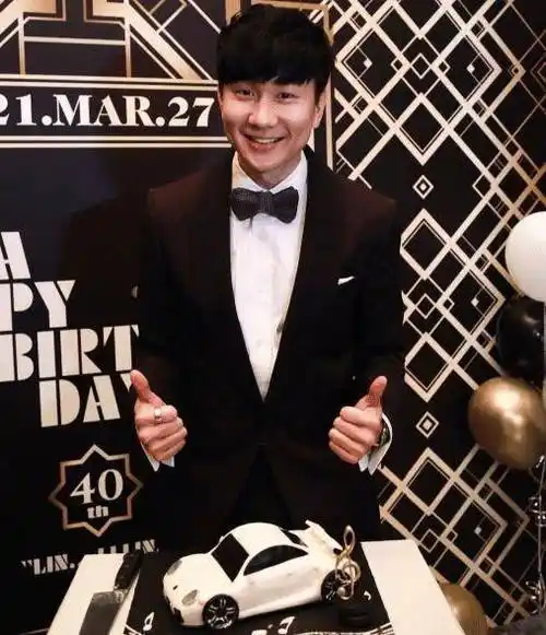 林俊杰过生日,才40岁就吃寿桃,昆凌和陈若仪同框比美,阵容豪华_林志颖