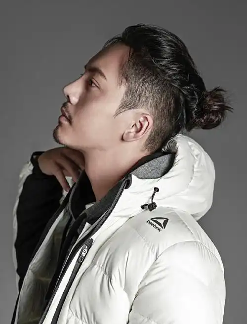 日系短发(8)日系短发的特点就是刘海,陈伟霆的这款日系发型又被他玩坏