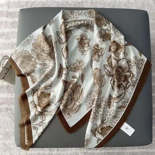 欧美新款四面散须大方巾黑白小香风山茶花保暖披肩外搭印花丝巾女