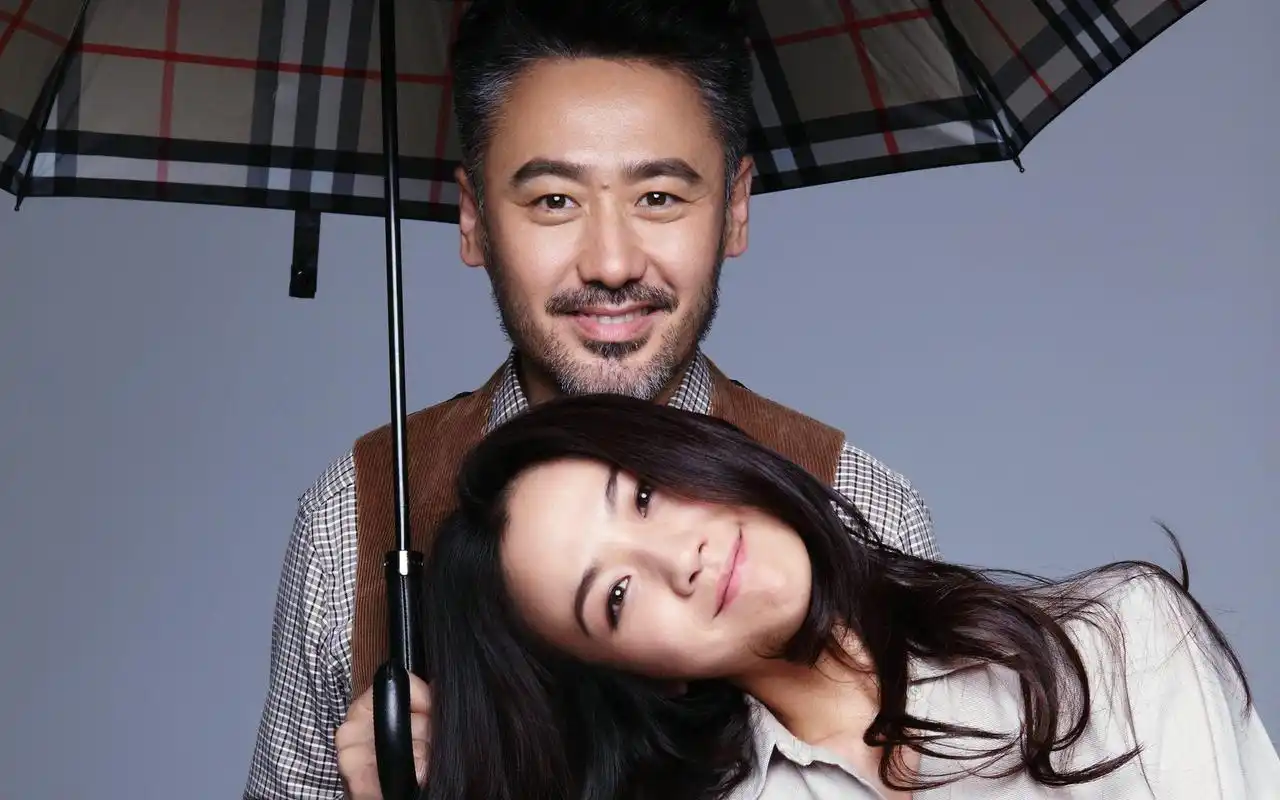 《北京遇上西雅图》汤唯与吴秀波甜蜜浪漫桌面壁纸