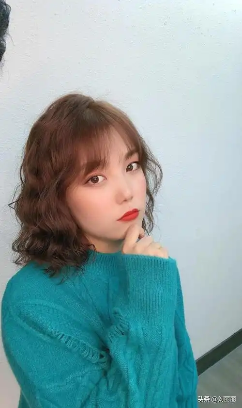 纹理中发烫发发型图片2020(女士中短发烫发发型图片大全)-天晟网