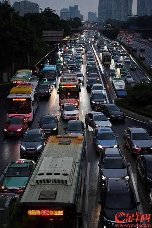 广州开四停四正式执法第二天晚高峰交通情况