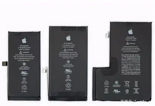 电池对比,最右侧是12 pro max电池