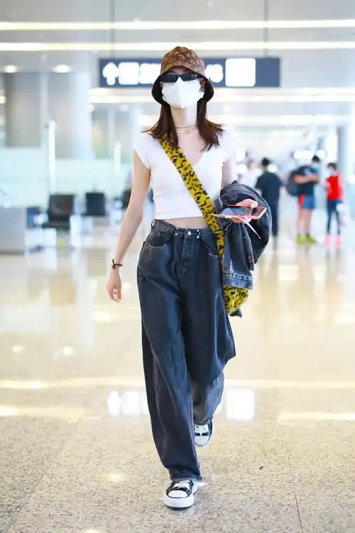 这位钟小姐也很会穿!钟楚曦街拍珍藏版