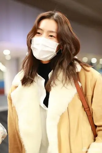 2021年1月9日,北京,刘雯现身机场.