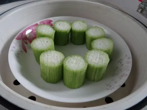 蒜蓉蒸丝瓜的做法图解5