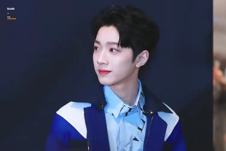 赖冠霖 wanna·one cr.logo