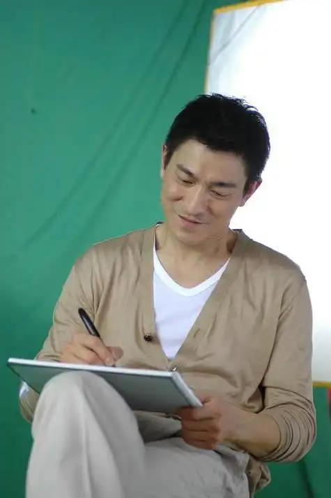 在刘德华这位娱乐圈传奇巨星身上,每一次的现身都成为了粉丝们热切