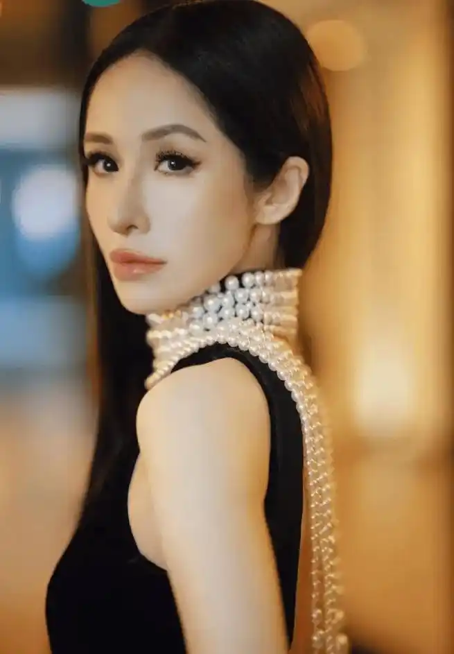 曝萧亚轩手术前又在浴室跌伤 经纪人回应称她人没事