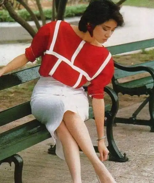 有一种时髦叫梅艳芳的造型,看完发现:再过30年,穿衣也不如她潮_发型