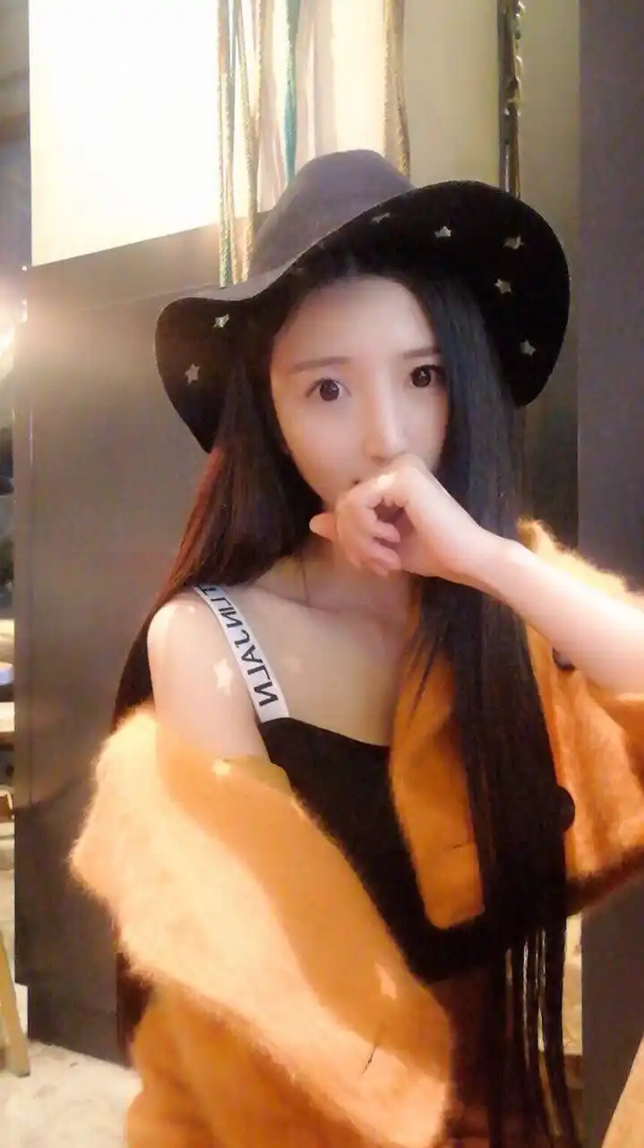 路人自拍:成都女孩,这颜值逆天了,谁家的媳妇