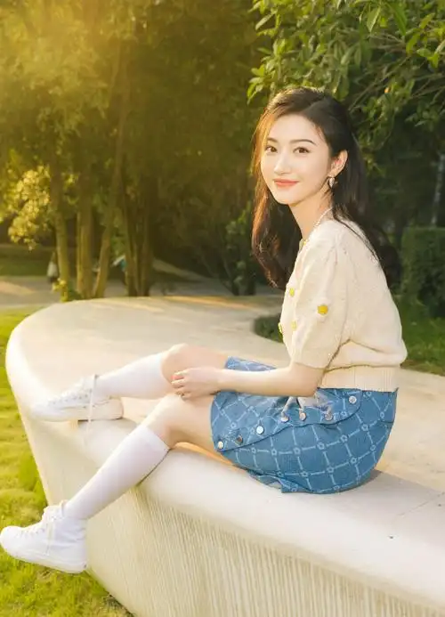 组图:景甜绿洲分享夏日郊游写真 明媚阳光女友视角令人心动