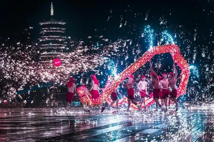 音浪来袭狂欢再启新华联铜官窑古镇第二届国潮龙舟电音节端午启幕