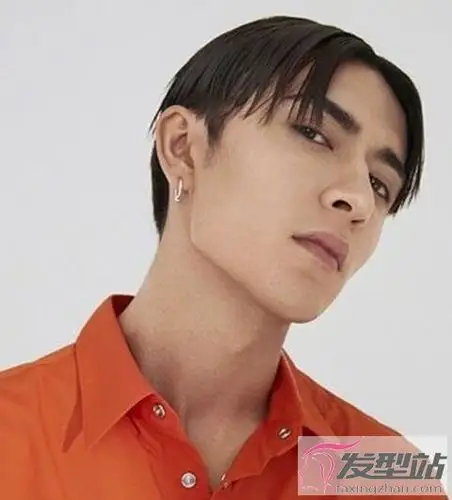 男生短发离子烫发型 干练利落尽显个性魅力