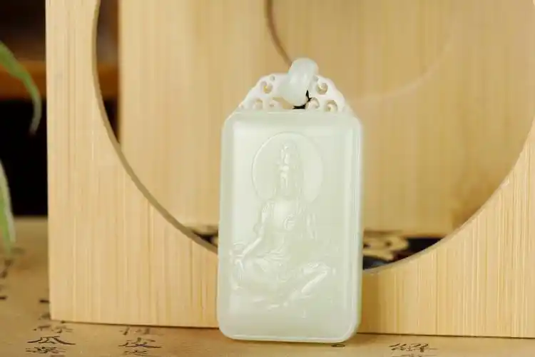 宋掌柜男人适合戴什么样的和田玉呢