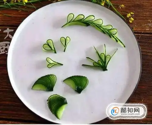 如何做黄瓜花边摆盘?一学就会