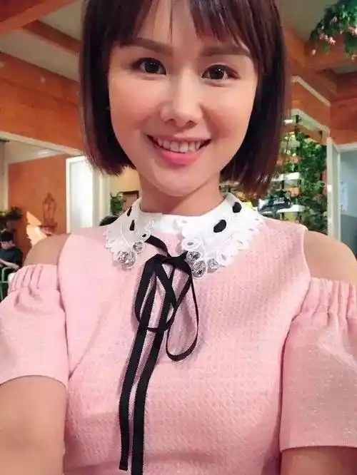 36岁tvb"御用丑女",读书拍戏两不误,背地却是富家千金!_刘思希