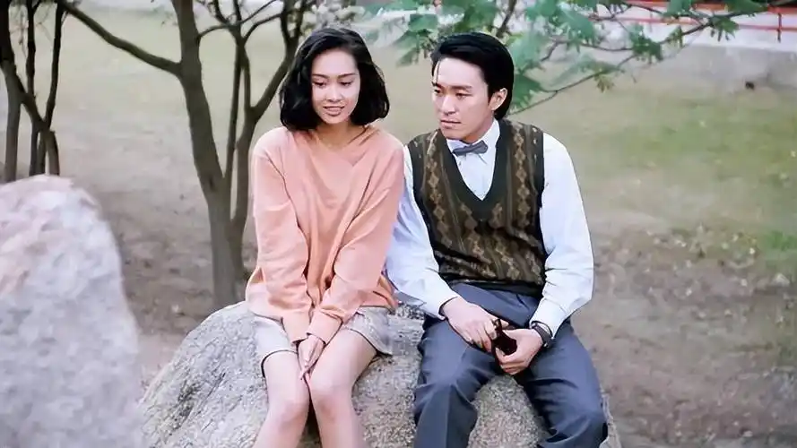 周星驰电影里很多爱情桥段,都指向这两个女人,谁才是他的真爱_朱恩