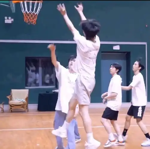 我好爱看丁程鑫打篮球啊09真的好帅