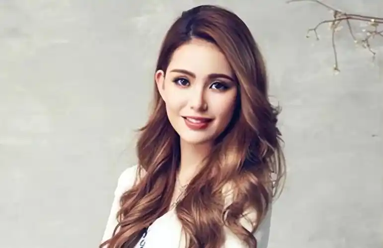 娱乐圈中的四位混血女明星,网友:李小璐最混_周杰伦_卢靖姗_混血儿