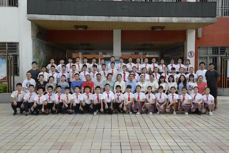 "聚是一团火,散是满天星" 五联崇和学校2020届六年级毕业留念