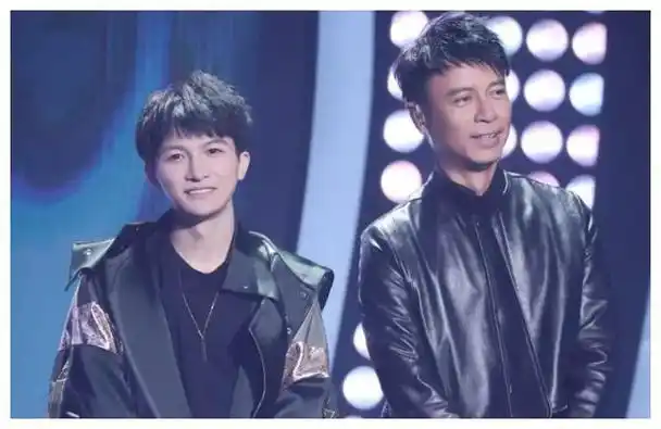 音乐界强对抗:周深被音乐人炮轰,高音引争议,综艺路难行|齐秦|那英