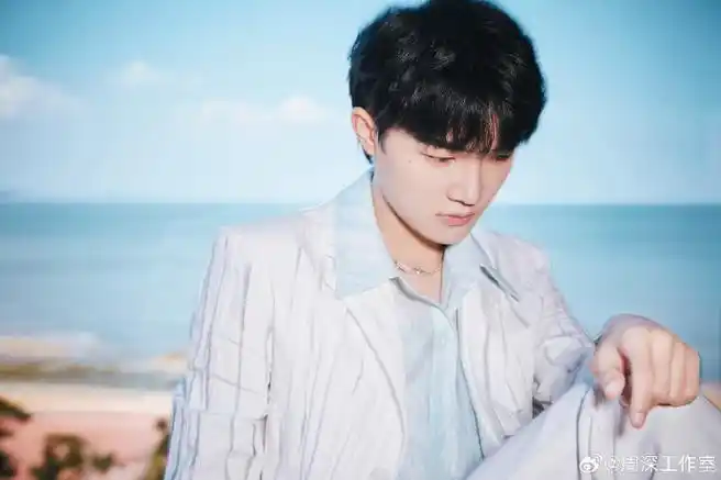 自2017年发行个人首张专辑《深的深》后,周深至今已发行近200首原唱