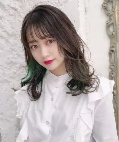 好看的中长烫发图片 中长发烫发打造甜美气质造型