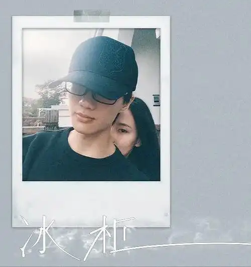 34岁黄龄曝恋情!与男友穿情侣装挽手逛街,男方气质儒雅不是许嵩