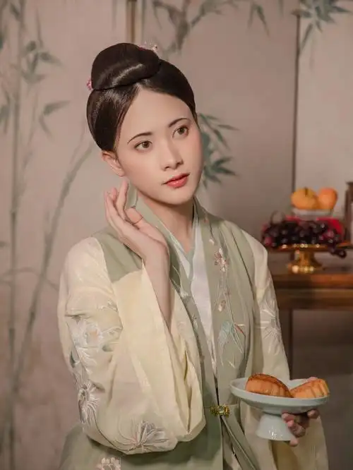 明末清初侍女造型妆造:me摄影:徐向珍模特:@阿圆今天干点啥#汉服发型