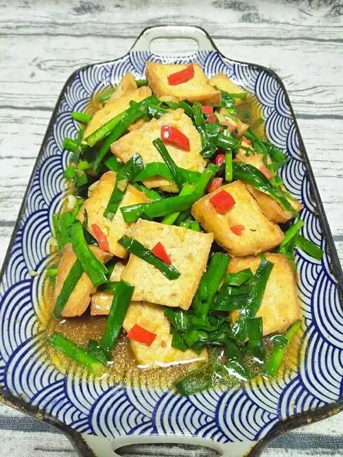 家常菜系列之韭菜炒豆腐,下饭巨好吃,简单又便宜
