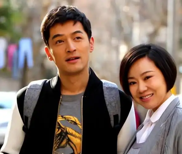 与胡歌合作成为情侣后,却被网友调侃为母子关系.