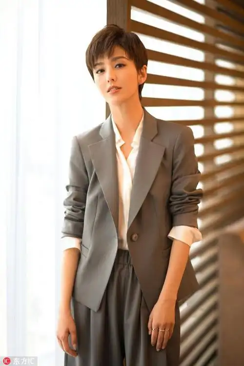 和陈思诚再度合作,佟丽娅的这个造型就能把人帅哭