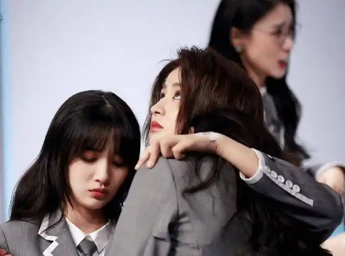 原创青你2林凡无缘总决赛陆柯燃坐在台上哭两人感情也太好了