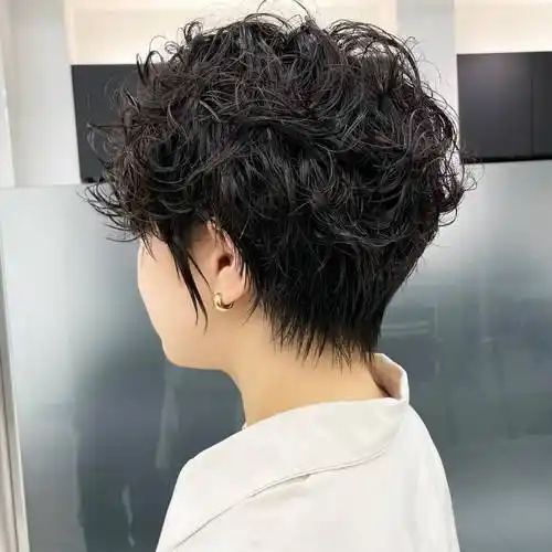 短发纹理烫的一大优点就是它的蓬松效果.