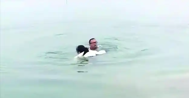 2012年二炮军官请假未归上级电话询问女儿爸爸救人淹死了