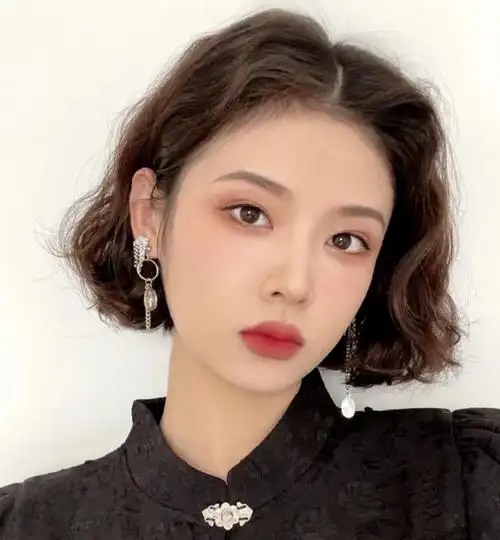 2021最火短发减龄发型女,「2021短发」5款风靡日韩的「下巴短发」干净