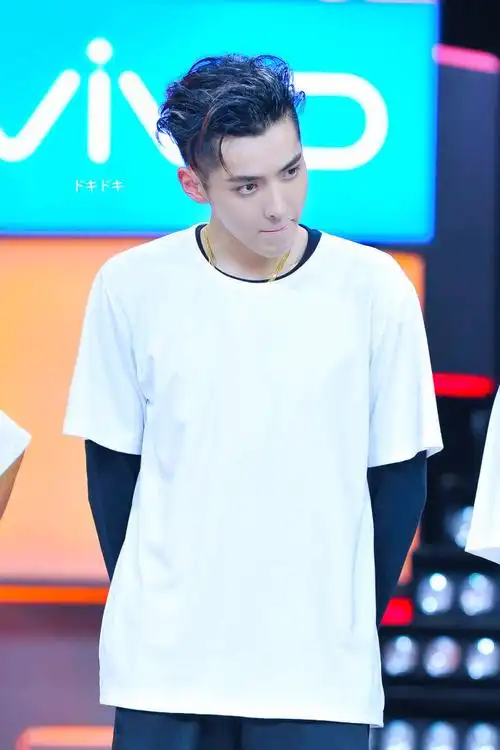 2017吴亦凡《快乐大本营》录制_图片_视频集锦-爱豆app