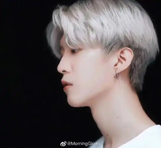 范丞丞 银发__财经头条