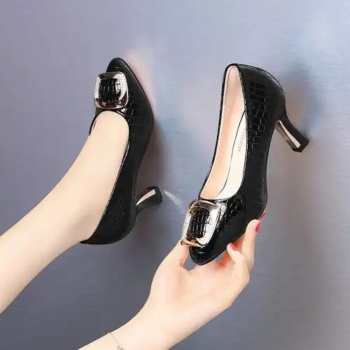 半高跟鞋女士漆皮2021新款四季细跟春秋中跟单鞋气质一脚蹬皮鞋夏