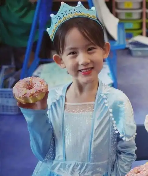 6岁多妹练琴日常完美继承黄磊幽默基因古灵精怪让人忍俊不禁