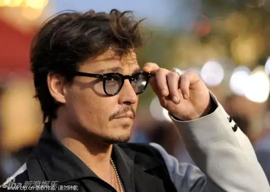 《加勒比海盗4》全球首映 德普短发亮相(2)