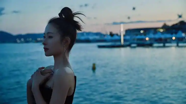 江一燕海边大片 清新优雅.png