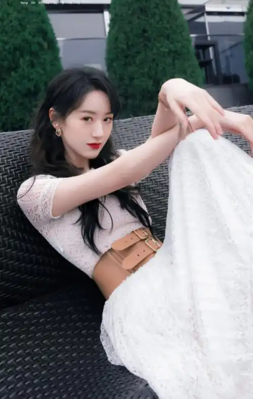 清纯甜美的袁冰妍,灵动优雅,惊艳迷人!_高清图集_新浪网