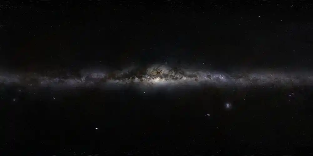 通常意义的全景图有两种,不知道lz说的是哪种: 1,通过相机拍摄到的