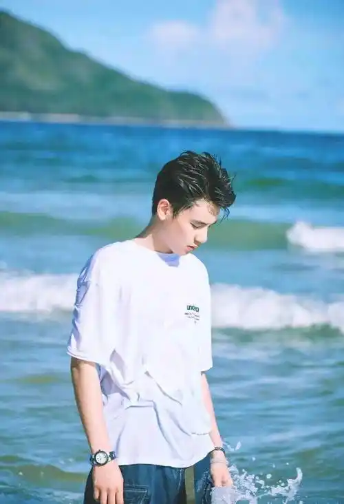 暴瘦15斤后,00后弟弟秒变内娱新男友:8块腹肌,太欲了!