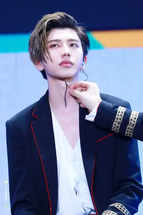 我不想拉拉链!我想摸喉结#蔡徐坤